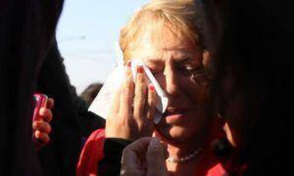 Escupen en la cara a Bachelet durante un acto pol�tico