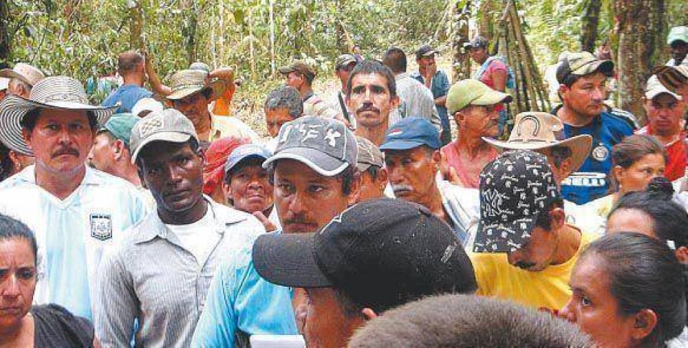 El gobierno colombiano trabaja para entregar tierras a los desplazados