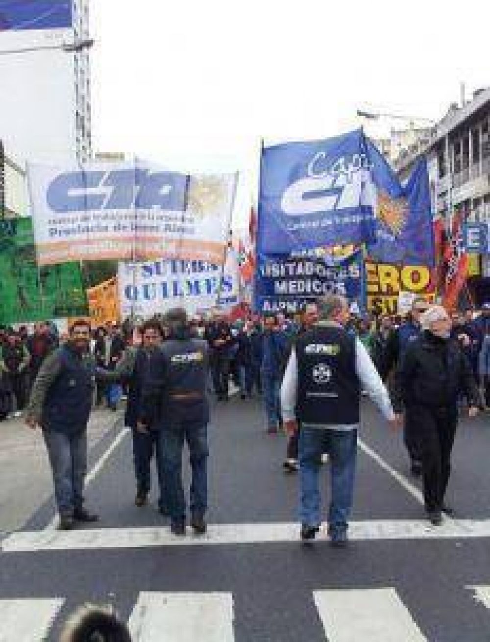 Paro, cortes y movilizaci�n a la plaza