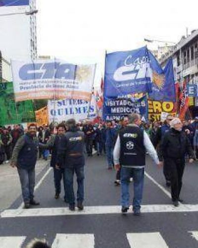 Paro, cortes y movilizaci�n a la plaza