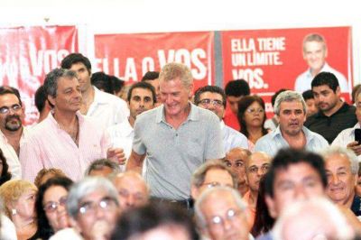 Pese al freno de la Justicia, De Narvaez contin�a difundiendo spots