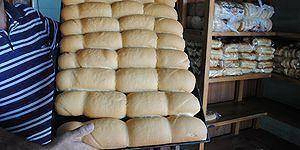 Compromiso de panaderos para mantener el precio del pan a $9,50
