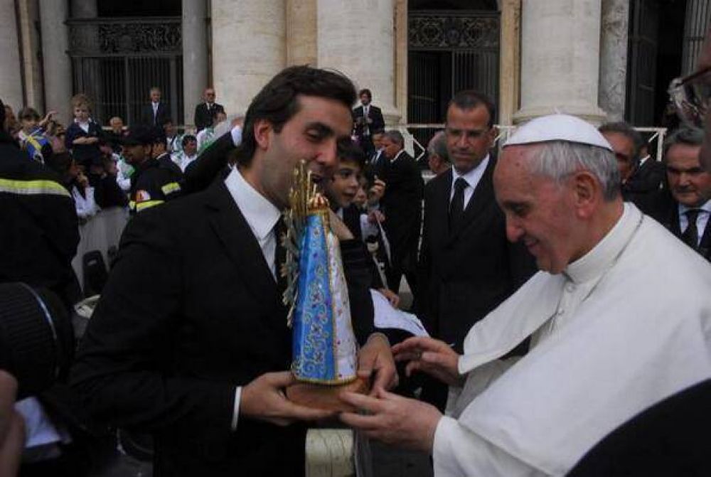 Boto visit� al Papa y le entreg� una imagen de la Virgen de Luj�n
