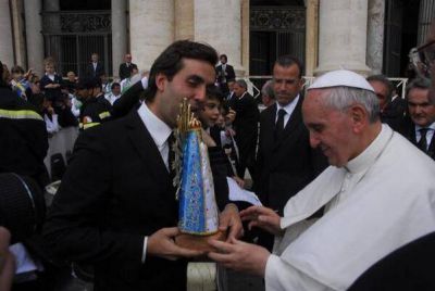Boto visit� al Papa y le entreg� una imagen de la Virgen de Luj�n
