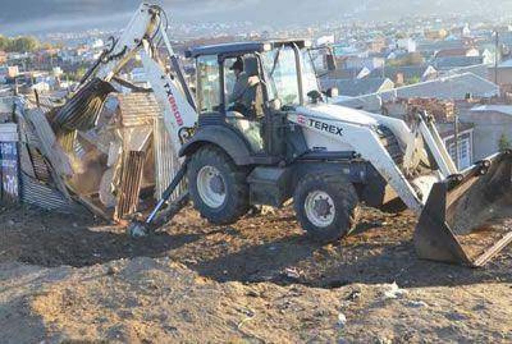 Un aguantadero con �conexiones clandestinas de gas, cloacas y agua�