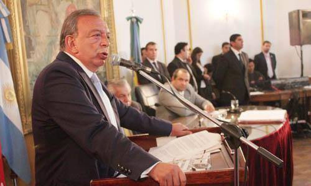 Z�ccaro pedir� reunirse con propietarios del cementerio donde enterraron a Videla