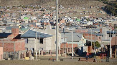 En Cerro Solo ya pueden consumir agua quienes sanearon sus tanques