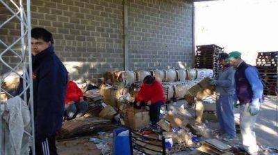 J�venes discapacitados recuperan de la basura m�s de 22 toneladas de cart�n
