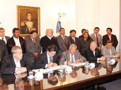 Provincia y Naci�n acordaron la construcci�n de jardines de infantes y polideportivos