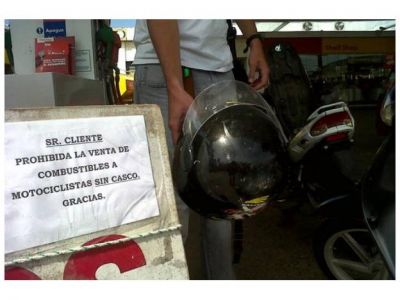 Federaci�n: una ordenanza municipal impide cargar nafta sin llevar casco