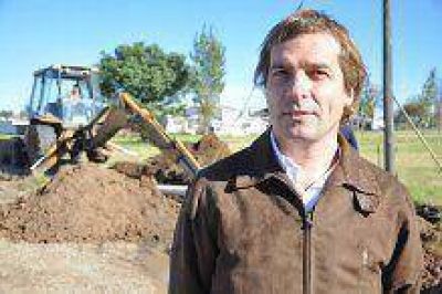 El Gobierno Local avanza con la red de cloaca y agua en los distintos barrios