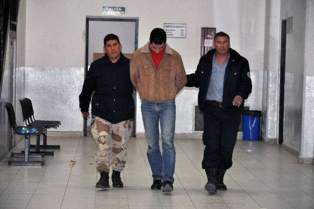 Piden 20 a�os para Zapata por violar a joven