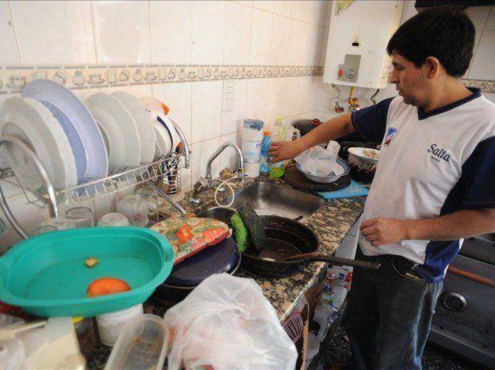 Piden que no se cobre el agua en barrios donde hay restricci�n