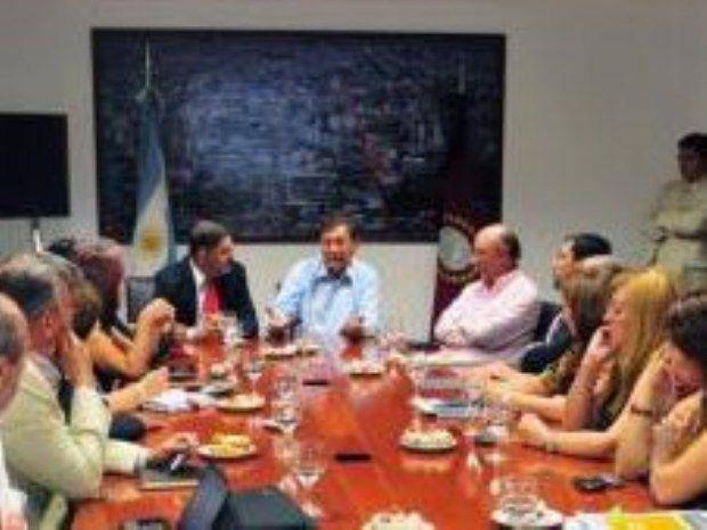Llegan a Salta m�s de 100 intendentes