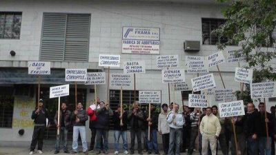 La UOM escrach� a empresas �por retenci�n de aportes�