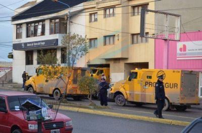 Impresionante operativo de seguridad en movimiento de fondos del Tesoro Nacional en R�o Grande