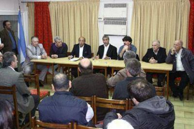 Ferraresi acord� cambios en estacionamiento y marquesinas con comerciantes de Wilde