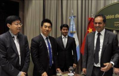 Firman convenio para equipamiento tecnol�gico en escuelas