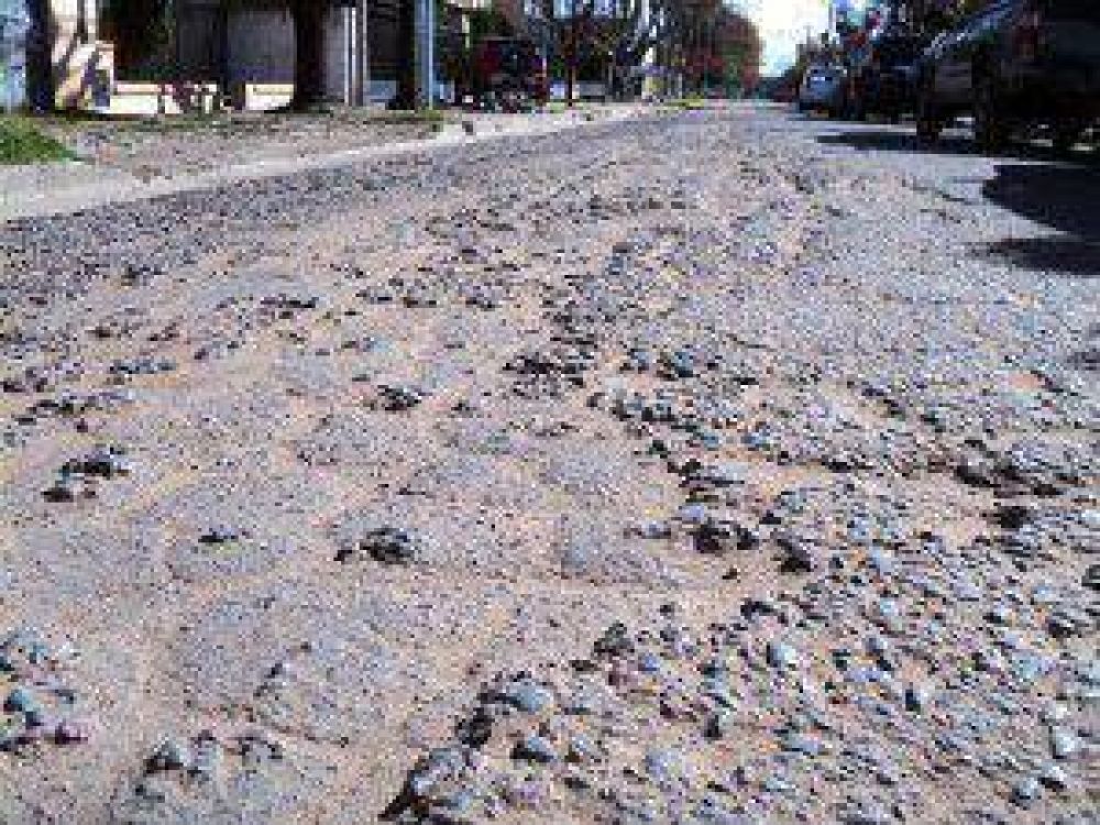 Buscan la manera de repavimentar arterias de la planta urbana que se encuentran en mal estado