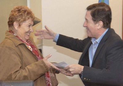 RETRIBUCI�N ESPECIAL POR CESE DE ACTIVIDADES A 31 AGENTES MUNICIPALES