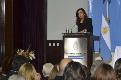 LAN�S - LA PRESIDENTA CRISTINA FERN�NDEZ DE KIRCHNER PRESENT� EL PLAN �MIRAR PARA CUIDAR�