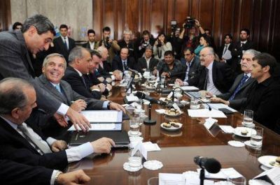 La Naci�n y las provincias firmaron un acuerdo para el cumplimiento de la soberan�a hidrocarbur�fera