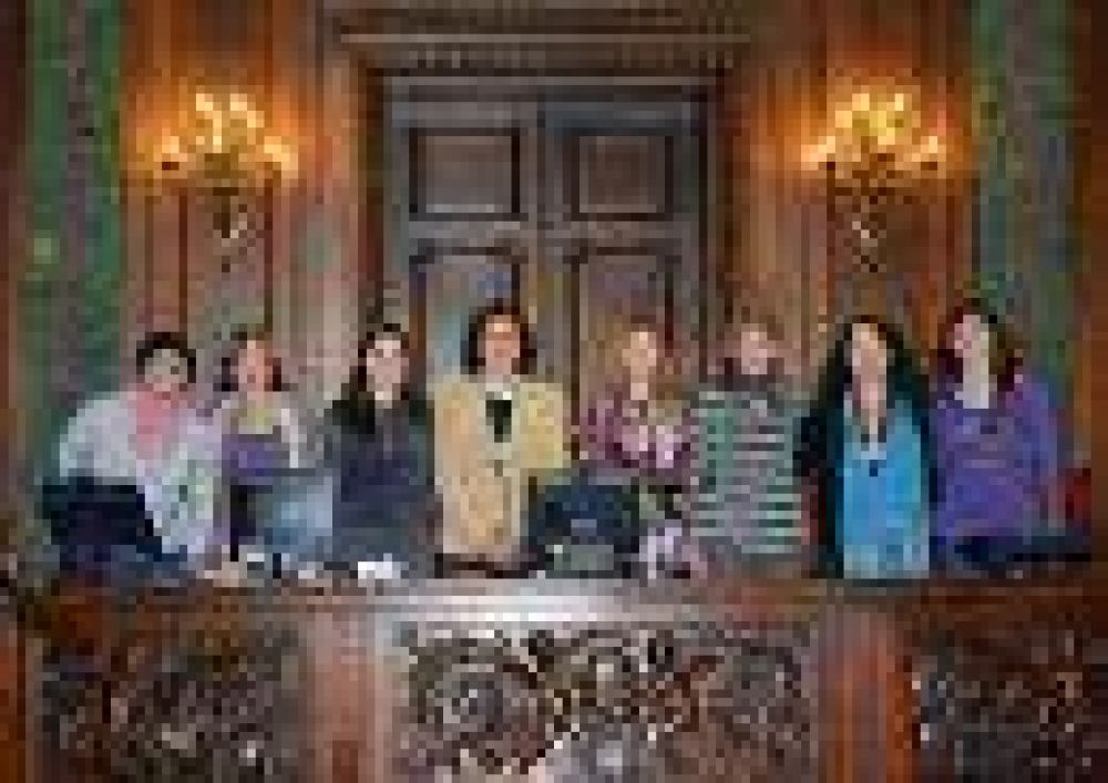  SESI�N DEL PARLAMENTO DE MUJERES