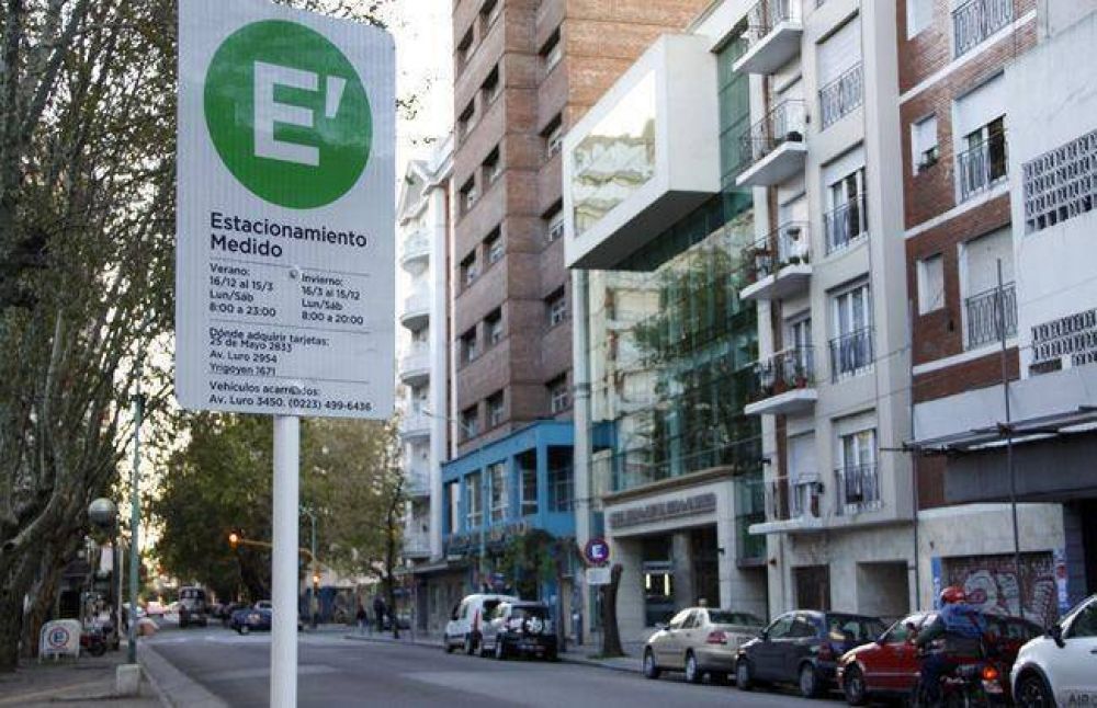 Califican de �arbitrario y abusivo� el cobro del estacionamiento medido