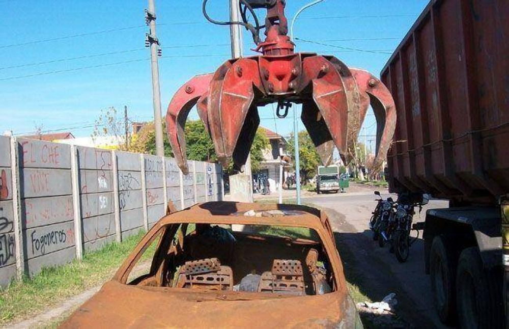Contin�a el retiro de veh�culos abandonados en la v�a p�blica