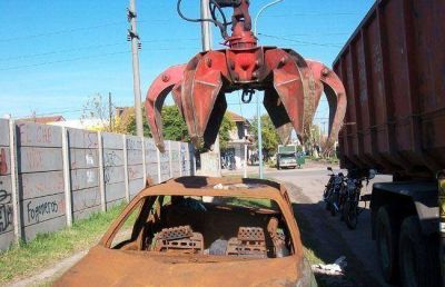 Contin�a el retiro de veh�culos abandonados en la v�a p�blica