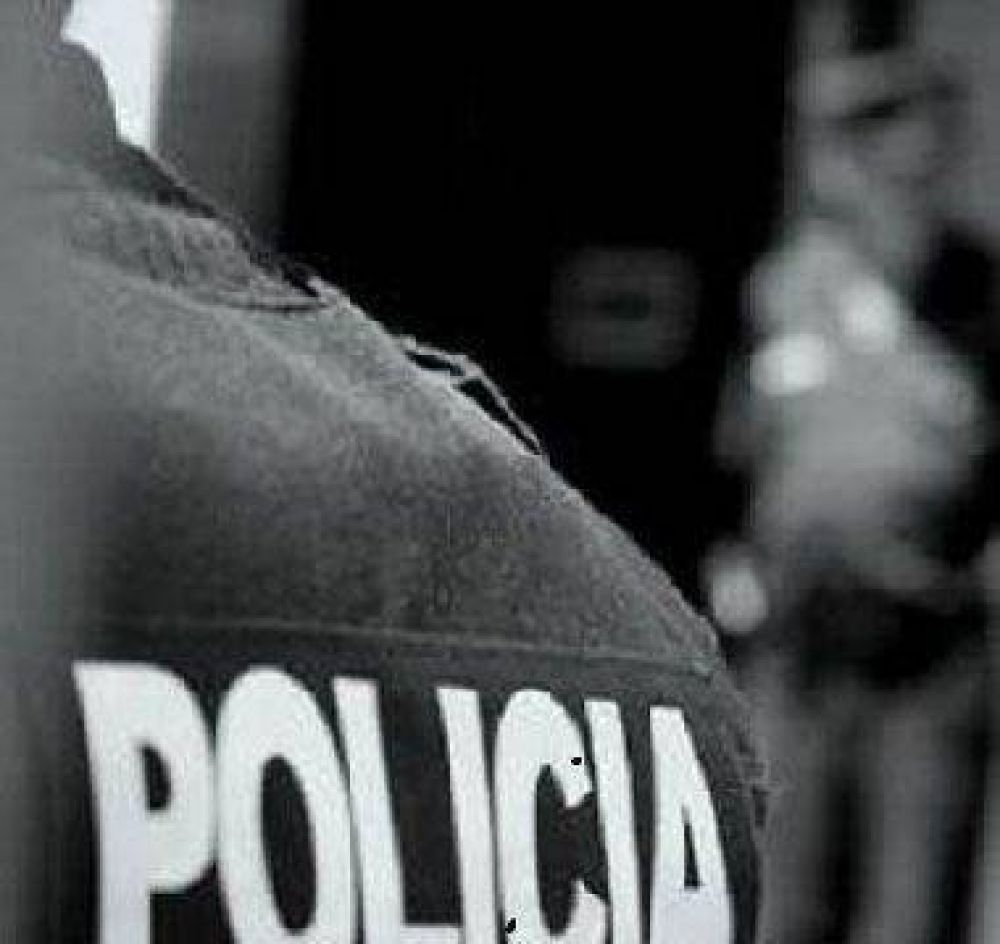 Roban 50.000 pesos en efectivo y 160.000 en cheques de un corral�n capitalino