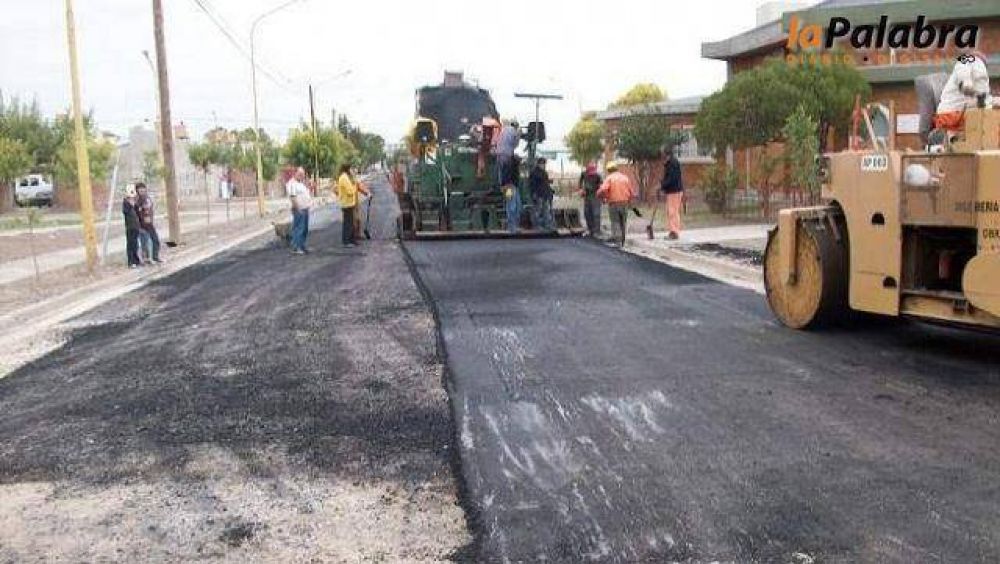 Se firm� el contrato para el inicio de la pavimentaci�n de 20 cuadras en Carmen de Patagones