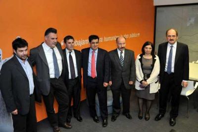 JUNTO AL MINISTRO ALEJANDRO ARL�A: El intendente particip� ayer de la apertura de sobres de la licitaci�n de la Presa La Isidora