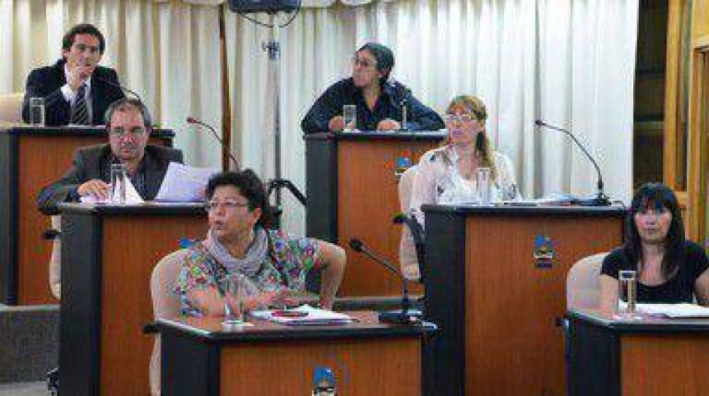 El Concejo aprueba el convenio con la SCPL y discute la licencia de Zaffaroni