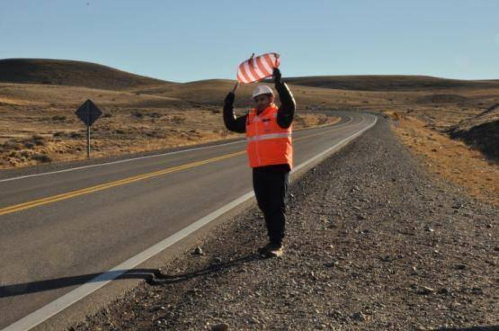 Trabajos de bacheo sobre la ruta nacional N�3