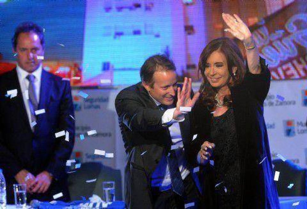 Nuevo ataque de CFK a Scioli en Lomas de Zamora, mientras Insaurralde sac� "chapa" de candidato