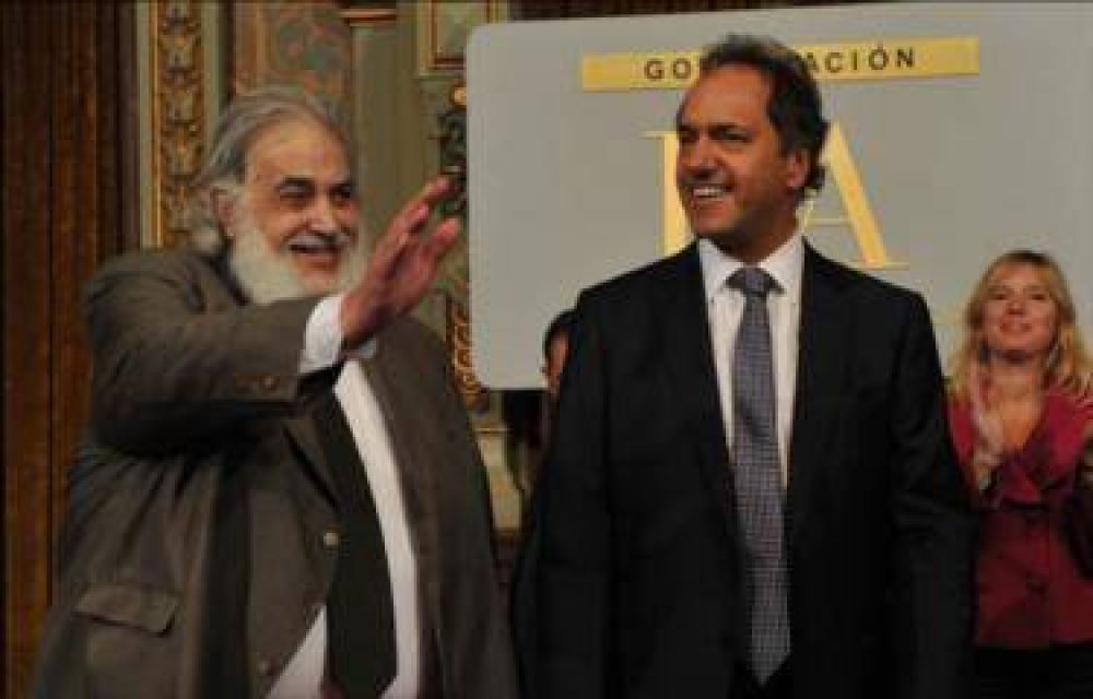 Scioli entreg� reconocimiento a director provincial de Aeron�utica