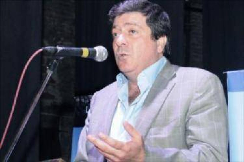Mariotto: no podemos tener a los chicos con guardapolvos fuera de la escuela
