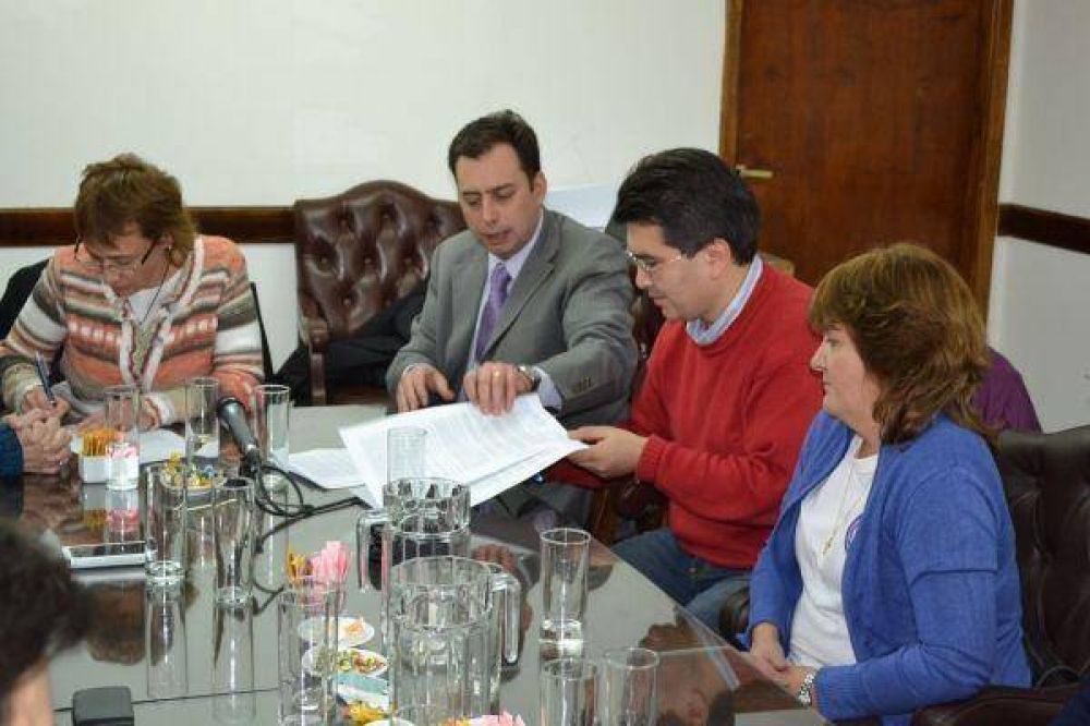 Acuerdo SUTEF-Gobierno puso fin al conflicto docente 