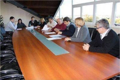 Se firm� el contrato para la ejecuci�n de la obra de energ�a el�ctrica