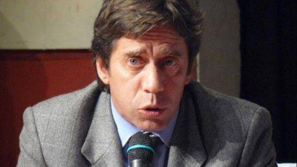 Bussi pretende que se utilice un �contador de tiempo� en las sesiones legislativas