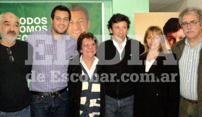  Gustavo Posse inaugur� un local de AVE en Gar�n