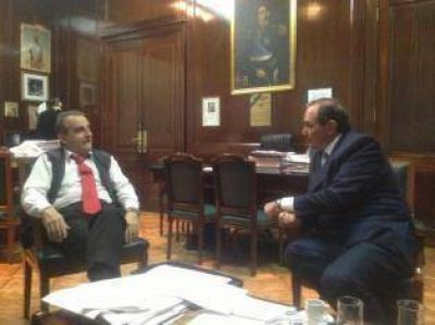 Autorizan exportar 400.000 toneladas de az�car para lograr financiar la zafra