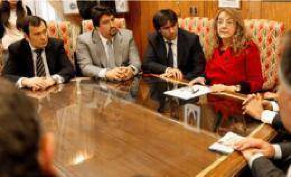 Closs y Alicia Kirchner acordaron la llegada a Misiones del plan �Ellas Hacen�