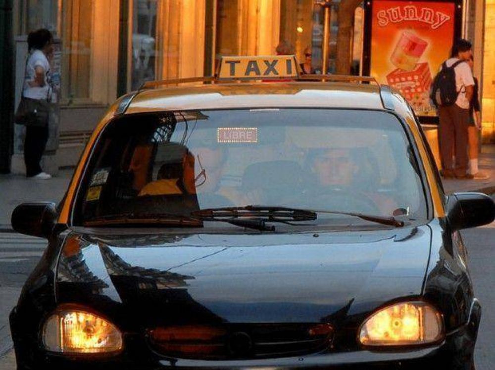 Tres taxistas fueron asaltados durante la madrugada en las zonas norte y sur de Rosario