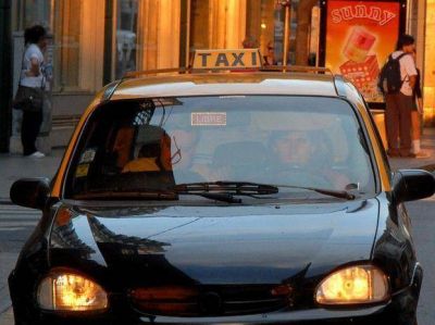 Tres taxistas fueron asaltados durante la madrugada en las zonas norte y sur de Rosario