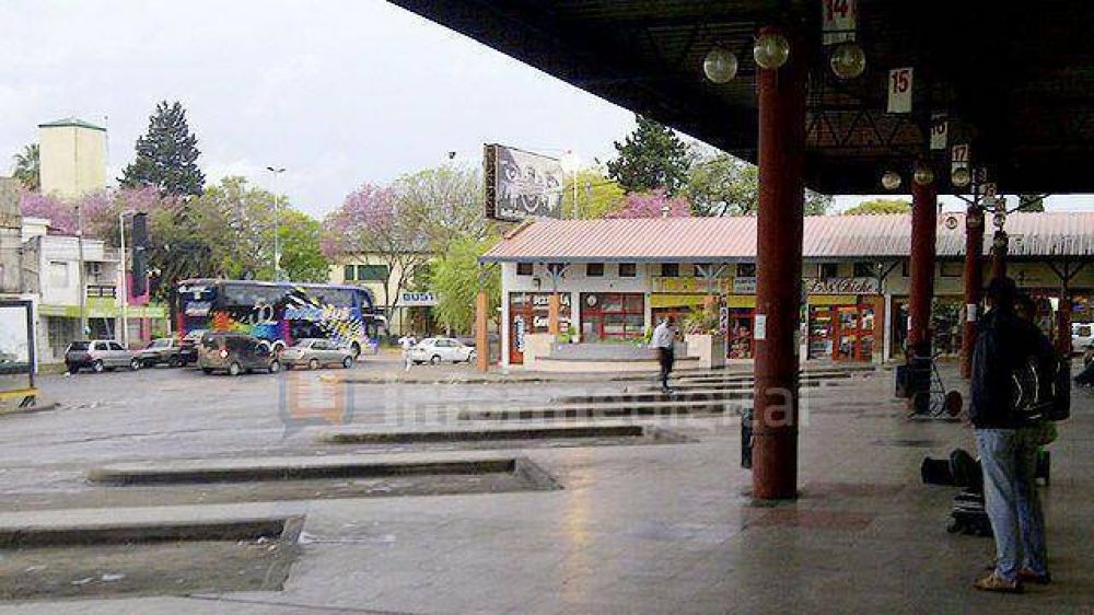 Colectivos de larga distancia inician un nuevo paro nacional	 
