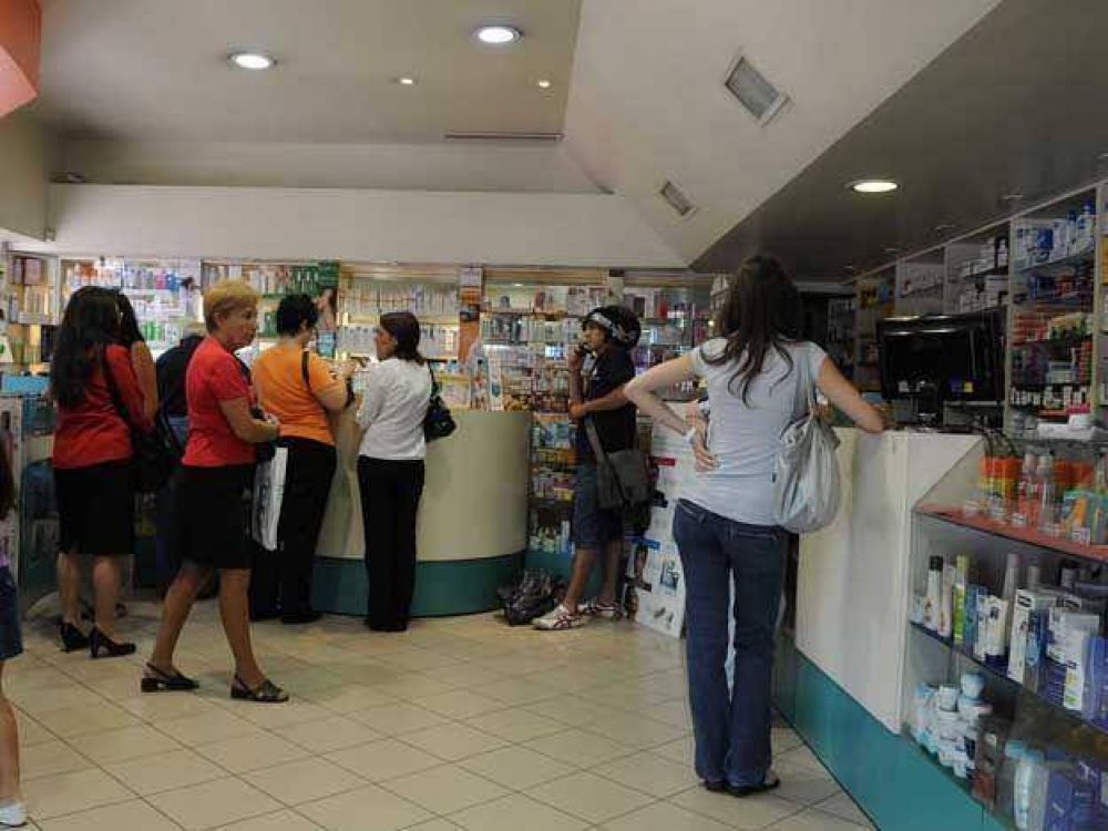 Dos horas sin farmacias y marcha a la Legislatura