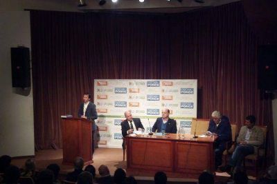 Juli�n Licastro present� su nuevo libro a los vecinos de Vicente L�pez