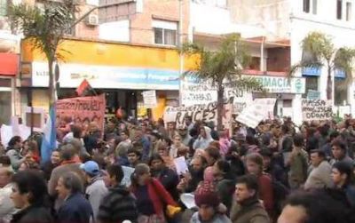 Vecinos del Delta marcharon al Municipio de Tigre 